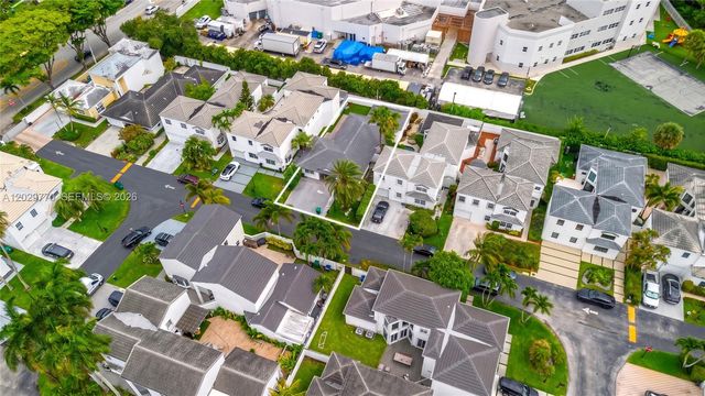 2558 NE 206th Ter, Aventura, FL 33180
