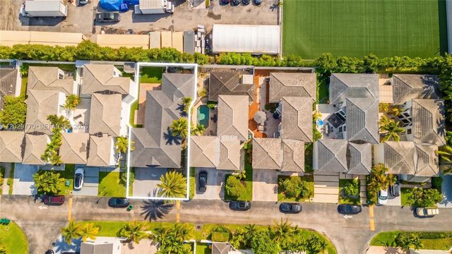 2558 NE 206th Ter, Aventura, FL 33180