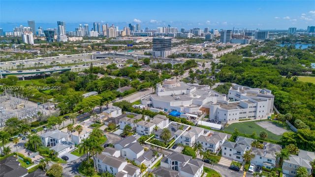 2558 NE 206th Ter, Aventura, FL 33180