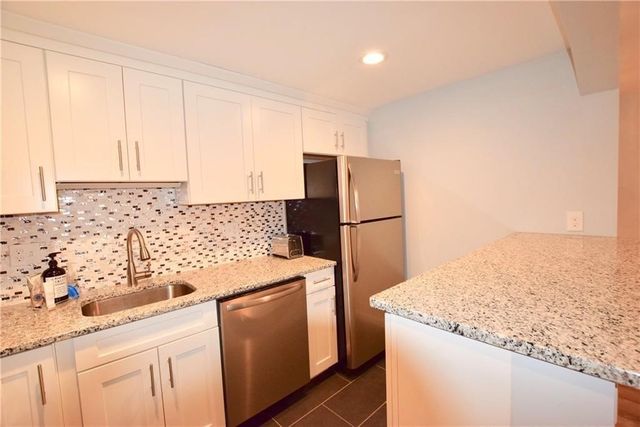 66 Girard Avenue 309, Newport, RI 02840