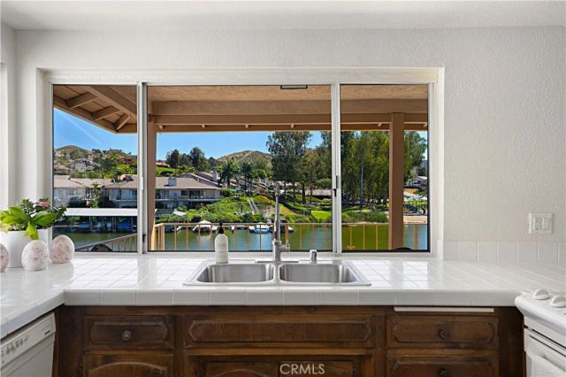 30449 Sea Horse, Canyon Lake, CA 92587