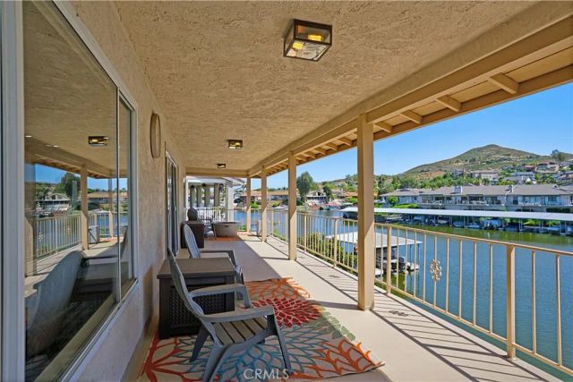30449 Sea Horse, Canyon Lake, CA 92587