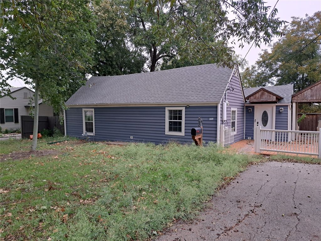 1609 Spring Avenue, Carrollton, TX 75006