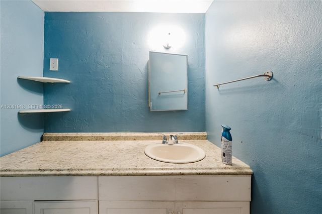 5737 Grant Street, Hollywood, FL 33021