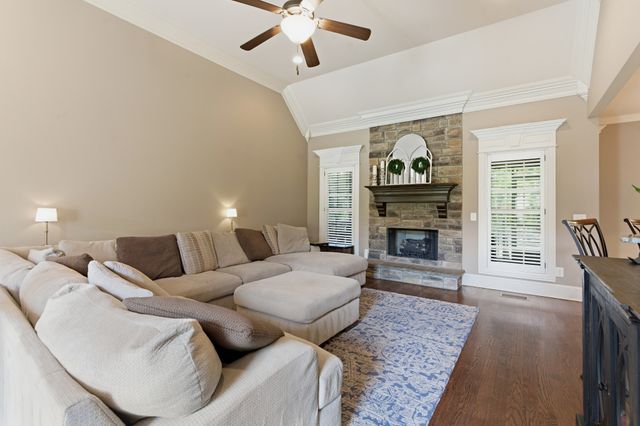 107 Avalon Bay Dr, Old Hickory, TN 37138