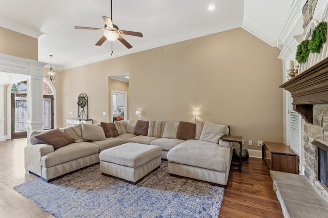 107 Avalon Bay Dr, Old Hickory, TN 37138