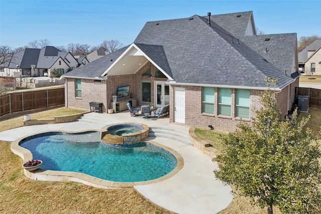 7224 Smith Farm Drive, North Richland Hills, TX 76182