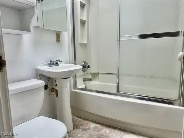 20608 Harvard Avenue, Highland Hills, OH 44122