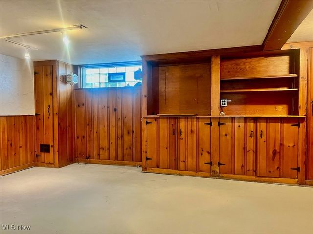 20608 Harvard Avenue, Highland Hills, OH 44122