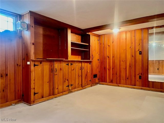 20608 Harvard Avenue, Highland Hills, OH 44122