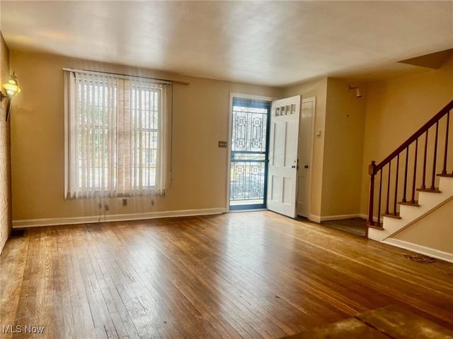 20608 Harvard Avenue, Highland Hills, OH 44122