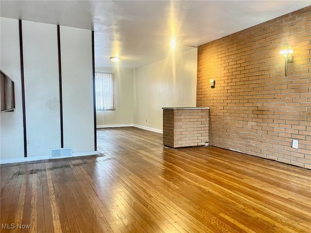 20608 Harvard Avenue, Highland Hills, OH 44122