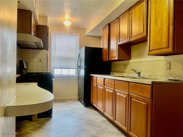 20608 Harvard Avenue, Highland Hills, OH 44122