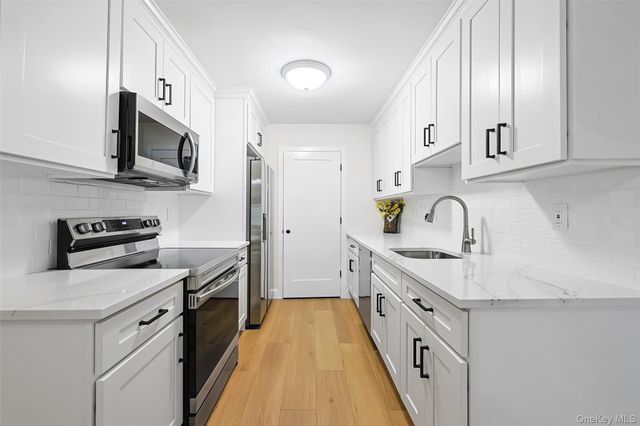 708 W Cabot Court 708, Saint James, NY 11780