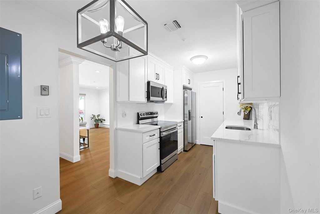 708 W Cabot Court 708, Saint James, NY 11780