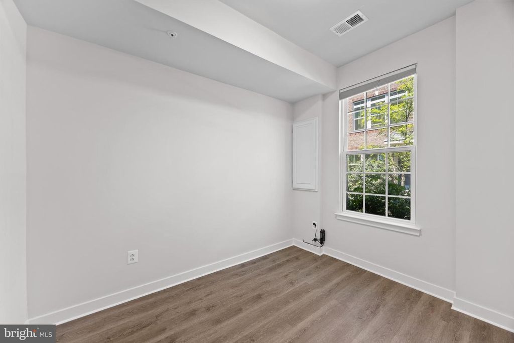 Image 15 of property listing at 8264 MINER ST, Greenbelt, MD 20770
