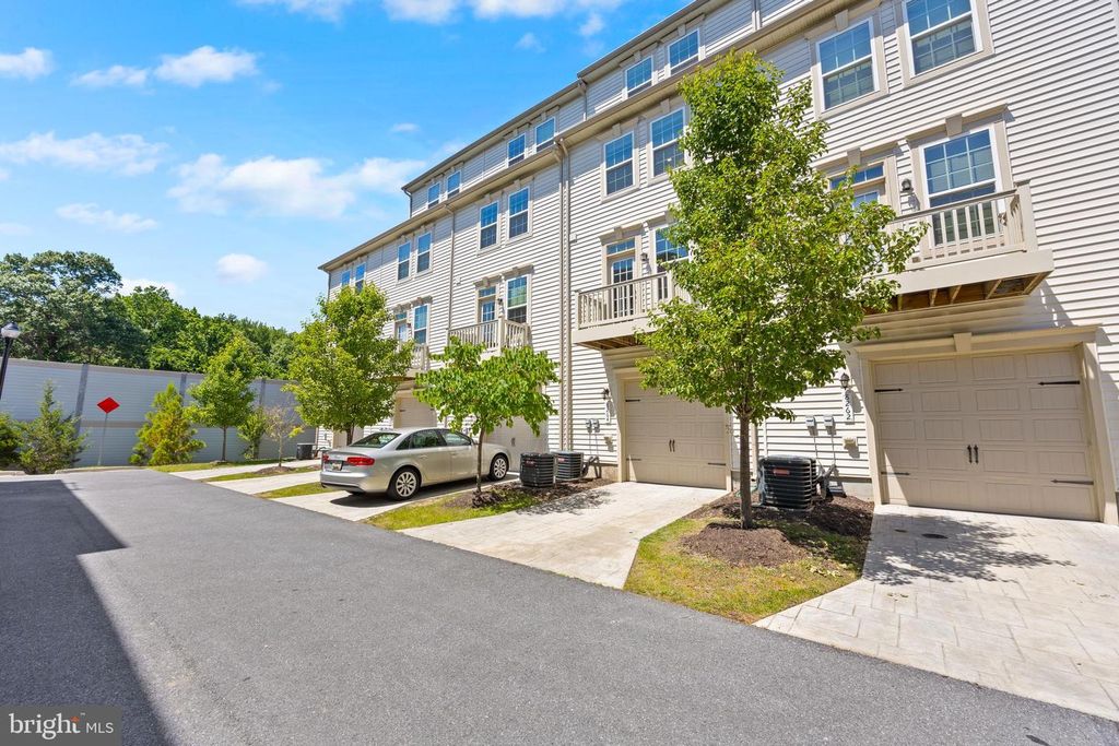 Image 5 of property listing at 8264 MINER ST, Greenbelt, MD 20770