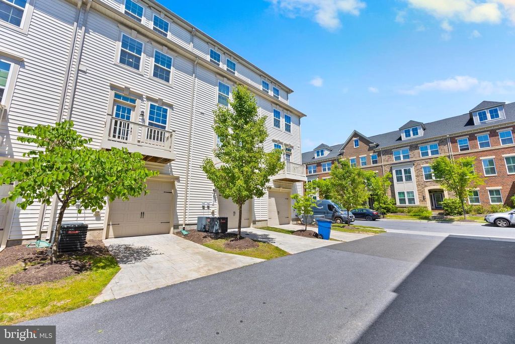 Image 6 of property listing at 8264 MINER ST, Greenbelt, MD 20770