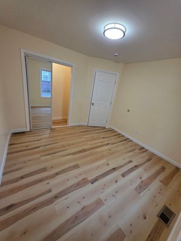 871 Worthington St. 871, Springfield, MA 01105