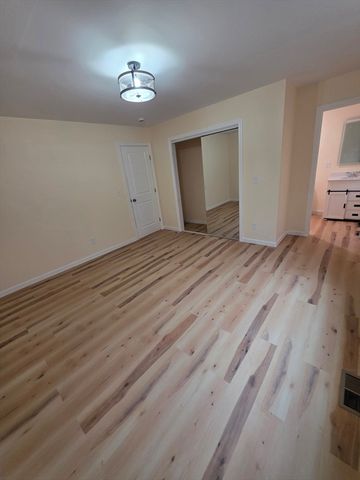 871 Worthington St. 871, Springfield, MA 01105