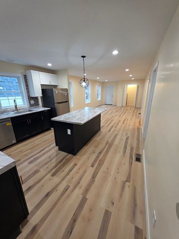 871 Worthington St. 871, Springfield, MA 01105