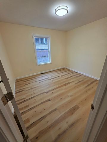 871 Worthington St. 871, Springfield, MA 01105