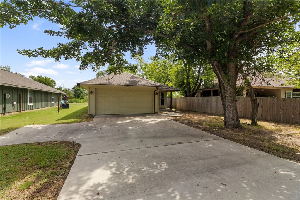 1807 Nuches Lane, Bryan, TX 77803 — photo 2