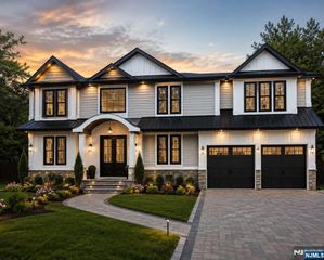 302 Montana Street, Paramus, NJ 07652