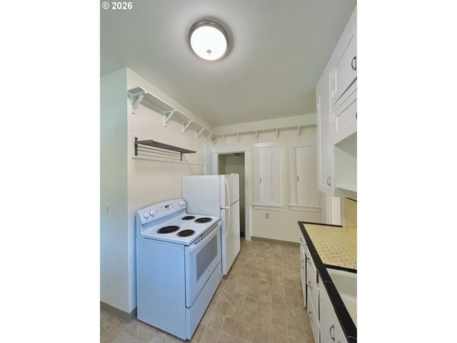 2202 Ne EVERETT St, Portland, OR 97232