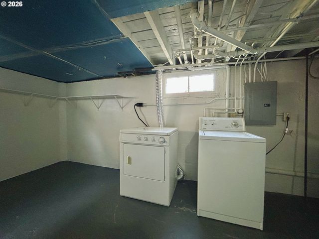 2202 Ne EVERETT St, Portland, OR 97232