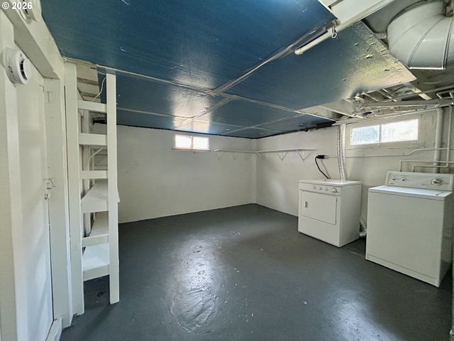 2202 Ne EVERETT St, Portland, OR 97232