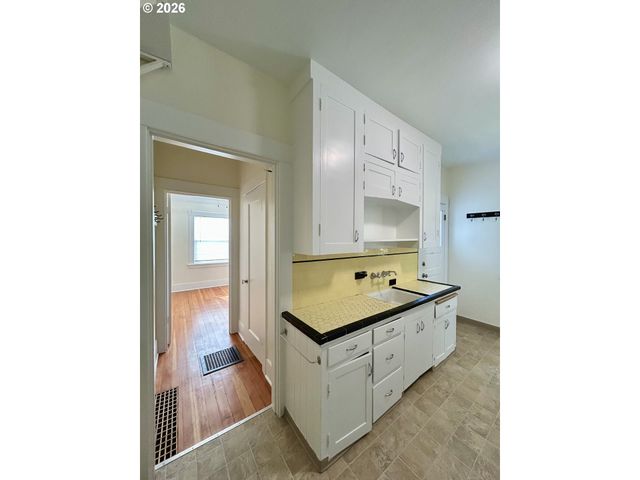 2202 Ne EVERETT St, Portland, OR 97232