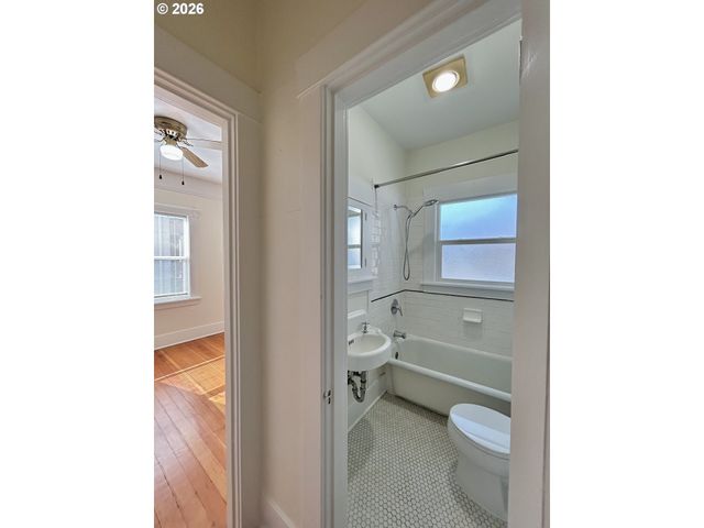 2202 Ne EVERETT St, Portland, OR 97232