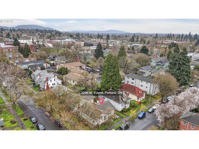 2202 Ne EVERETT St, Portland, OR 97232