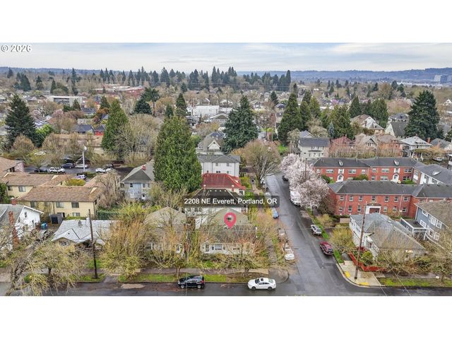 2202 Ne EVERETT St, Portland, OR 97232