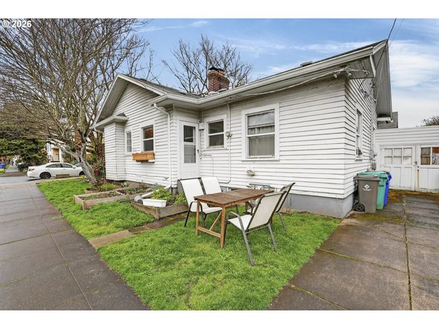 2202 Ne EVERETT St, Portland, OR 97232
