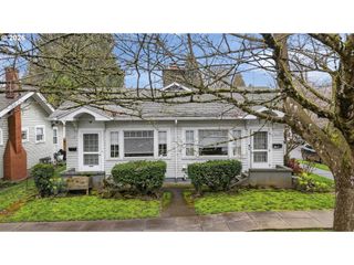 2202 Ne EVERETT St, Portland, OR 97232