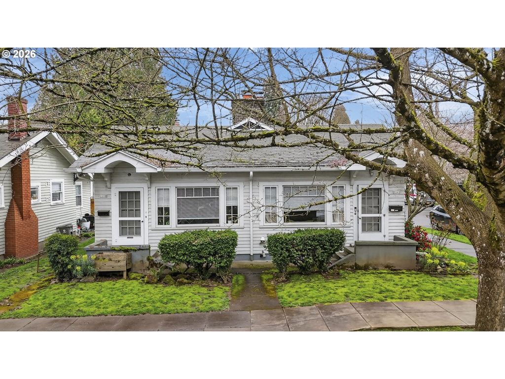 2202 Ne EVERETT St, Portland, OR 97232