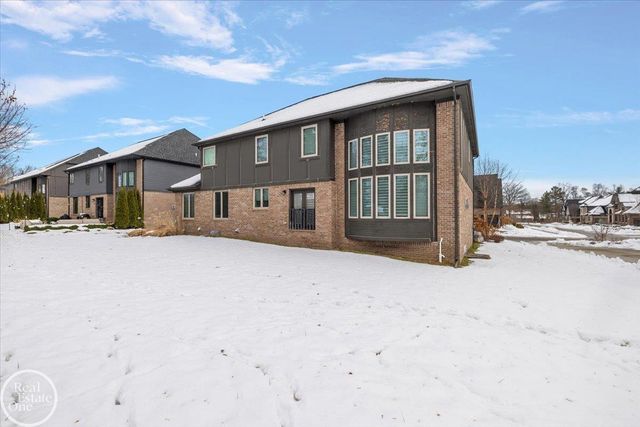 4919 Park Manor Drive, Troy, MI 48098