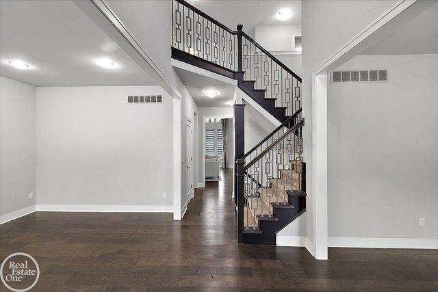 4919 Park Manor Drive, Troy, MI 48098