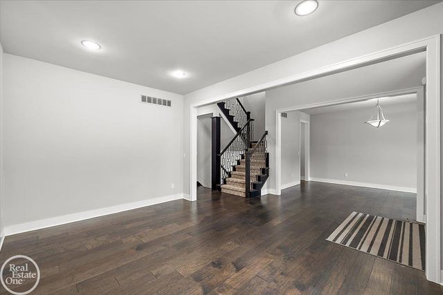 4919 Park Manor Drive, Troy, MI 48098