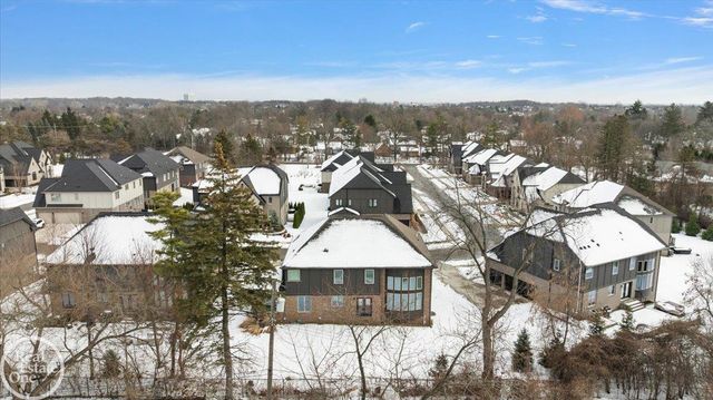 4919 Park Manor Drive, Troy, MI 48098