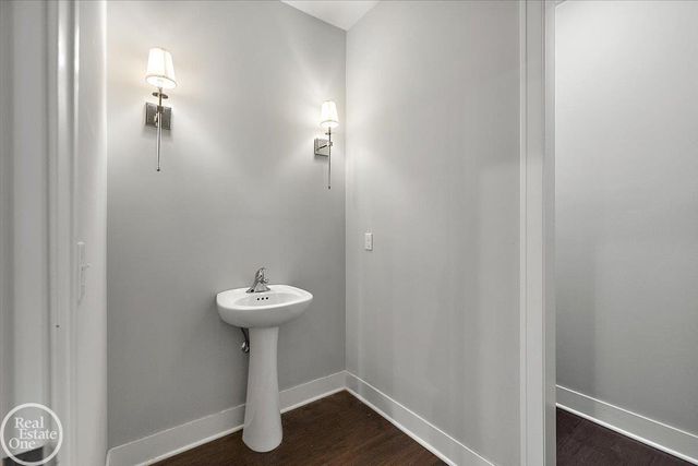 4919 Park Manor Drive, Troy, MI 48098