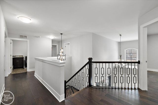 4919 Park Manor Drive, Troy, MI 48098