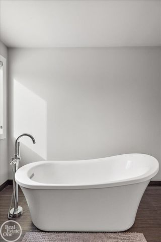 4919 Park Manor Drive, Troy, MI 48098