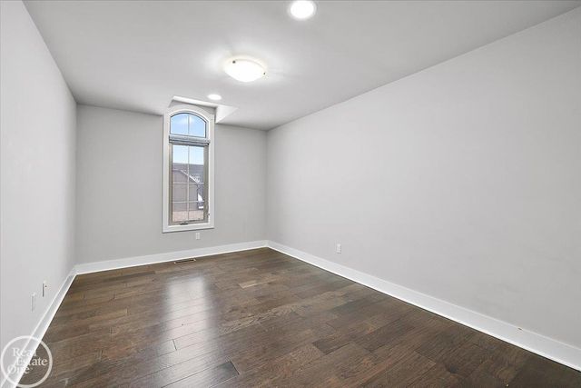 4919 Park Manor Drive, Troy, MI 48098