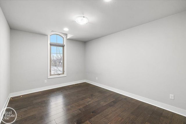 4919 Park Manor Drive, Troy, MI 48098