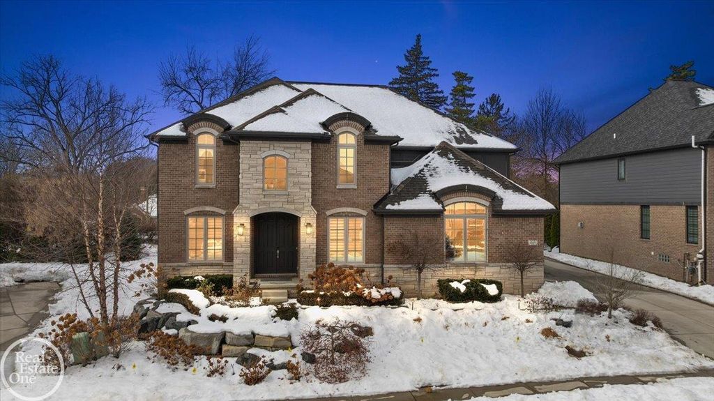 4919 Park Manor Drive, Troy, MI 48098