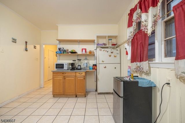 450 3RD AVE 2, Elizabeth City, NJ 07206