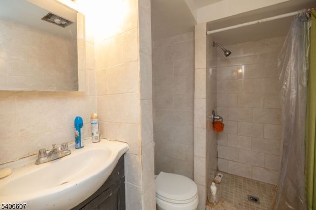 450 3RD AVE 2, Elizabeth City, NJ 07206